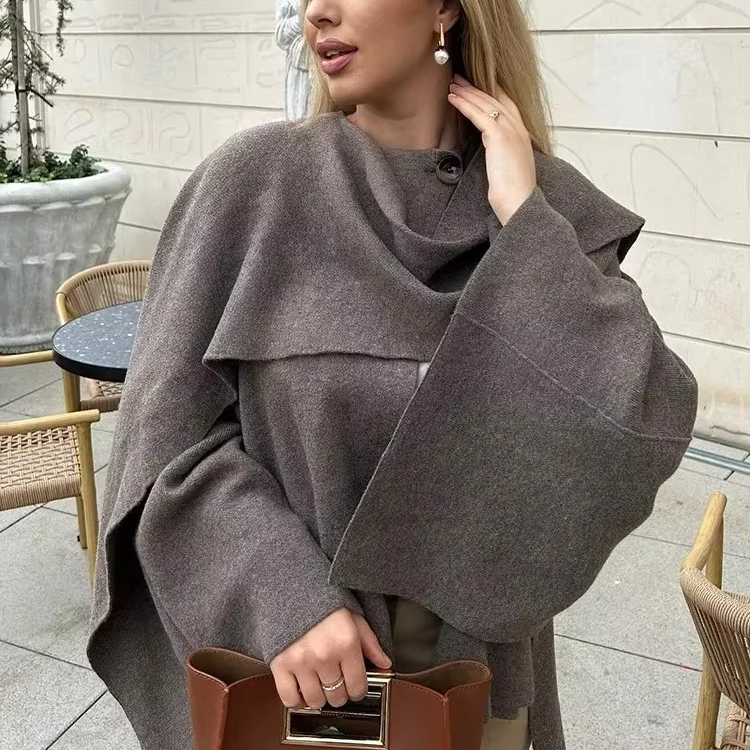 VESTE-ÉCHARPE EN MAILLE OVERSIZE ÉLÉGANTE