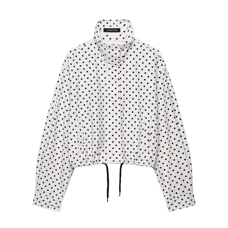 VESTE COURTE ÉLÉGANTE À POIS