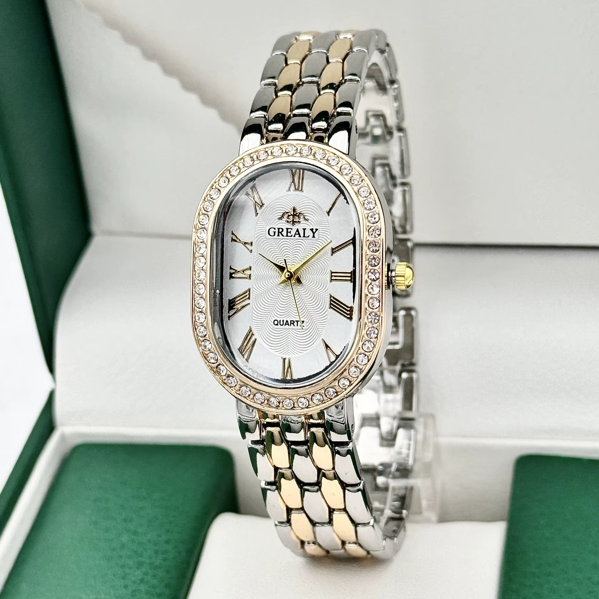 MONTRE OVALE DE LUXE