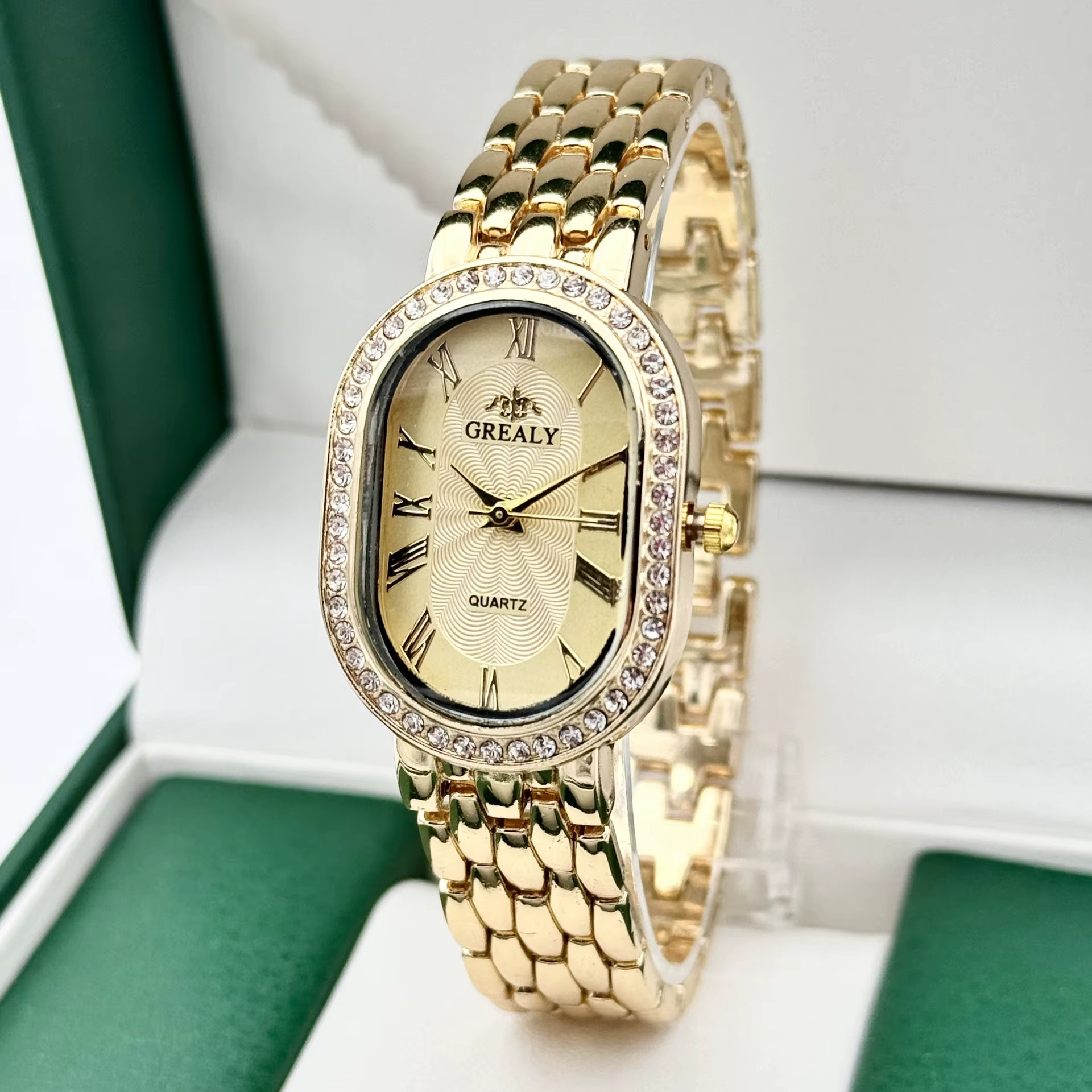MONTRE OVALE DE LUXE