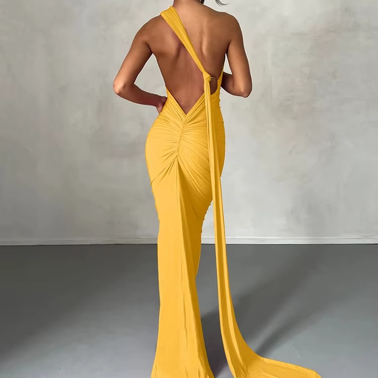ROBE LONGUE ASYMÉTRIQUE À UNE ÉPAULE ET DOS NU