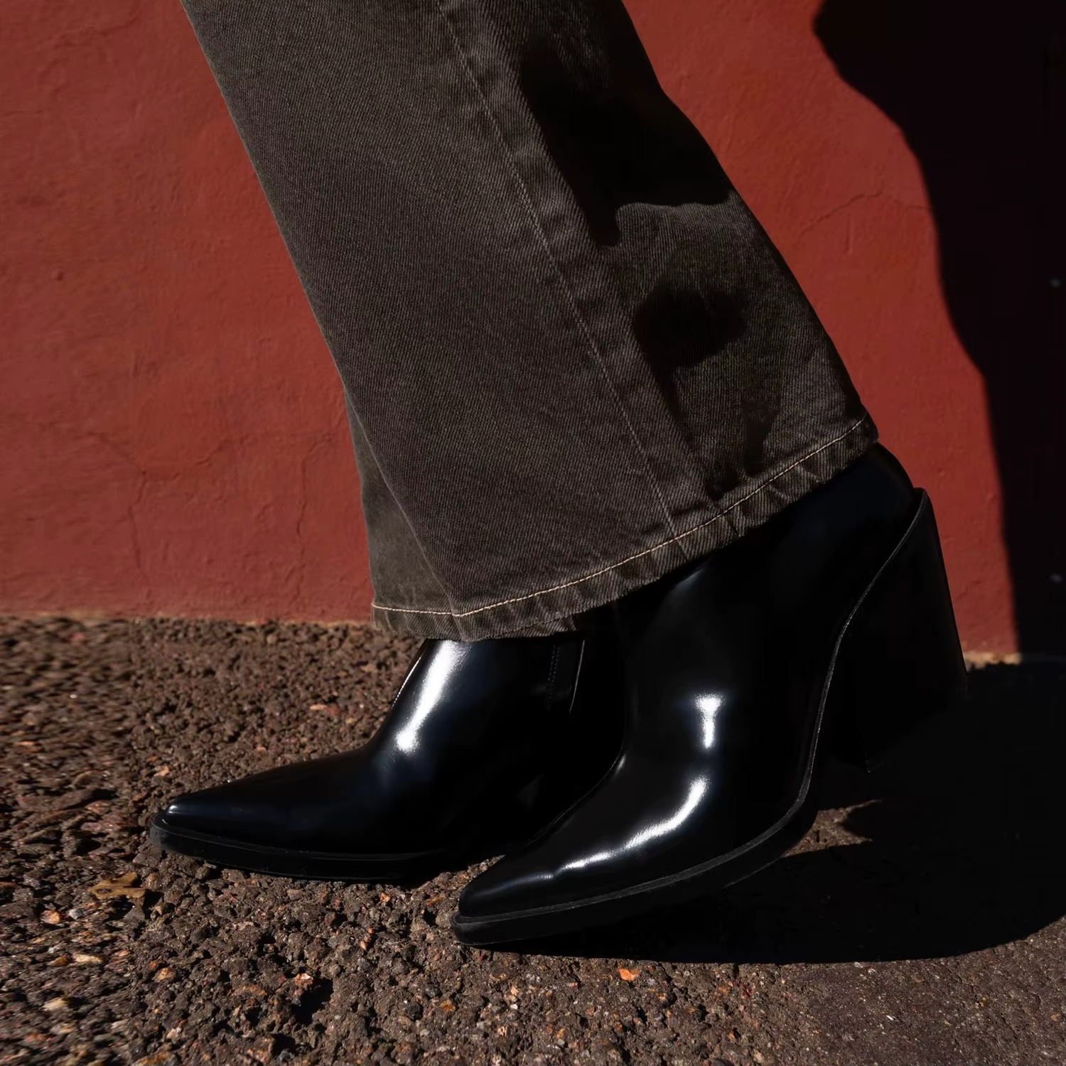 BOTTINES À TALON COMPENSÉ POINTU MIDNIGHT LUXE