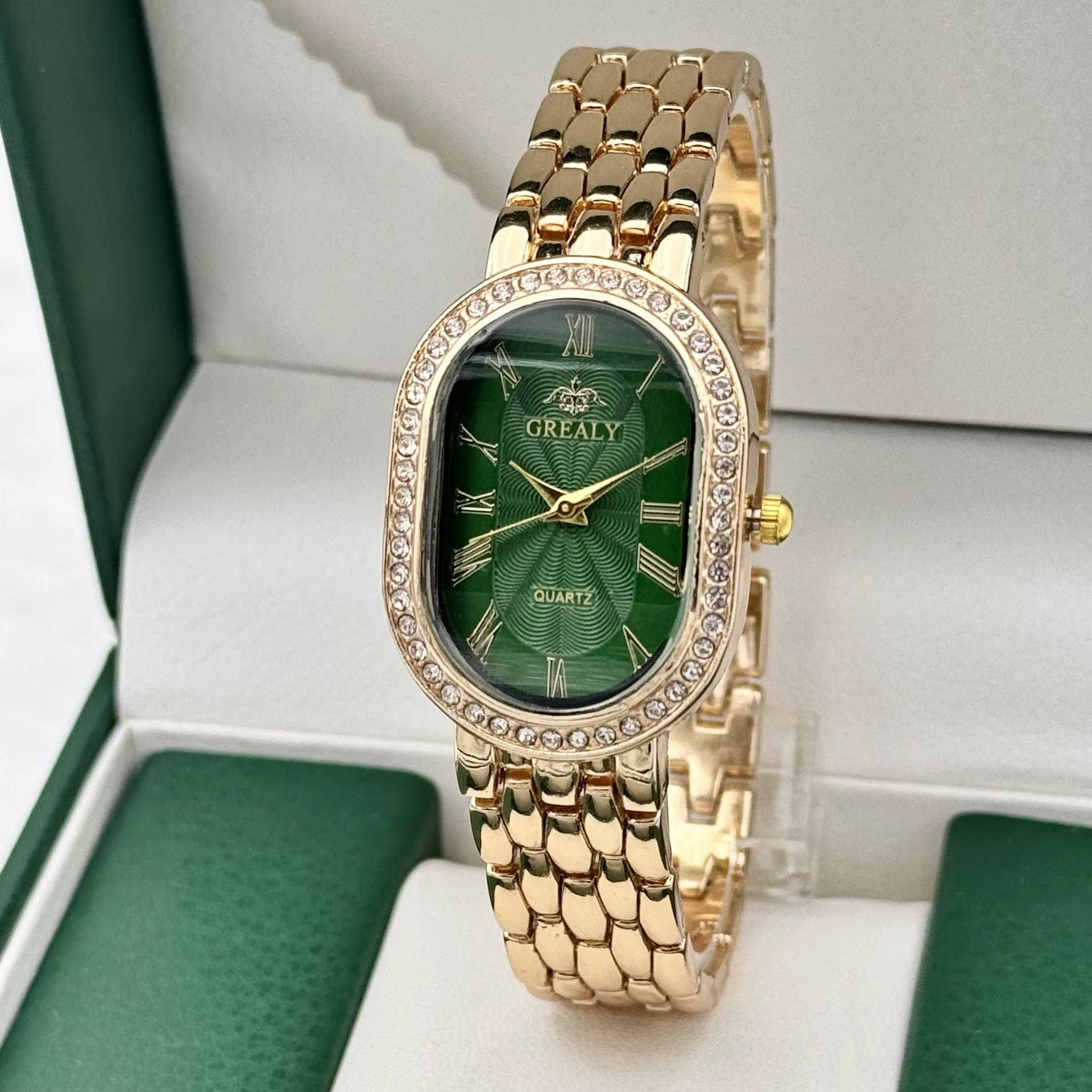 MONTRE OVALE DE LUXE