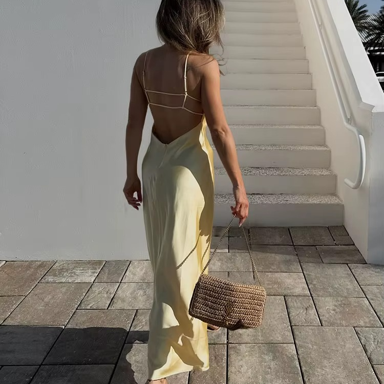 ROBE LONGUE ÉLÉGANTE COULEUR ROSE PÂLE