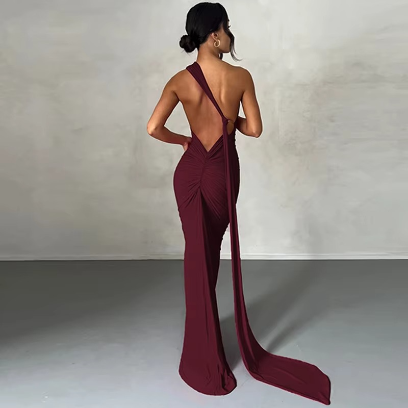 ROBE LONGUE ASYMÉTRIQUE À UNE ÉPAULE ET DOS NU