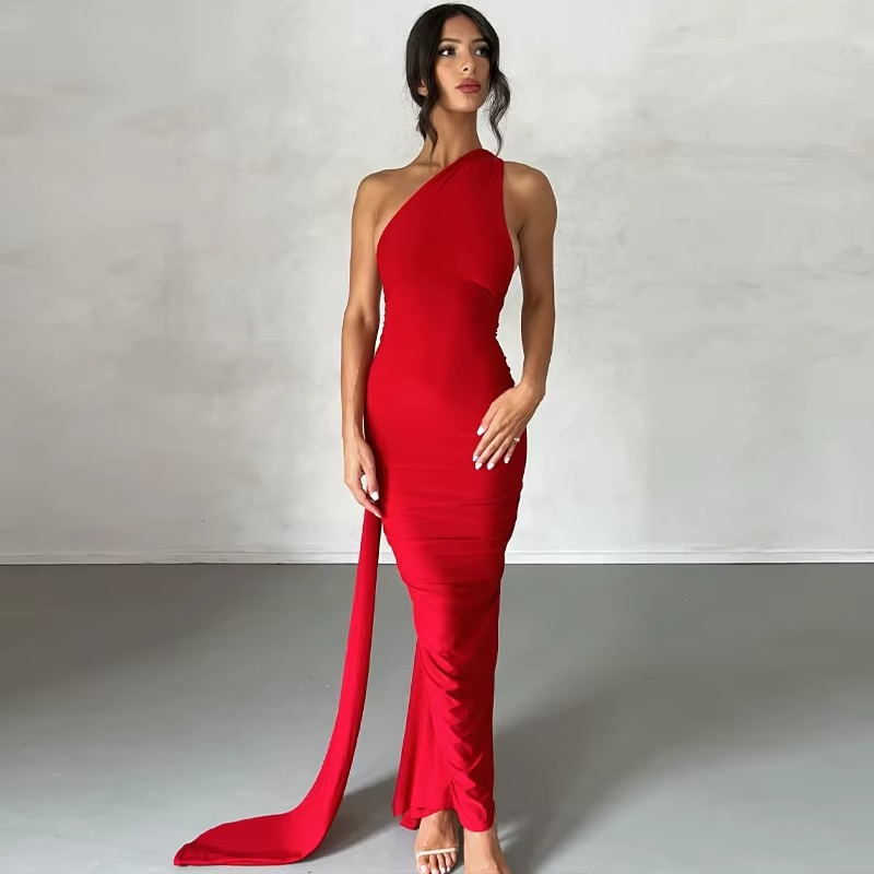 ROBE LONGUE ASYMÉTRIQUE À UNE ÉPAULE ET DOS NU