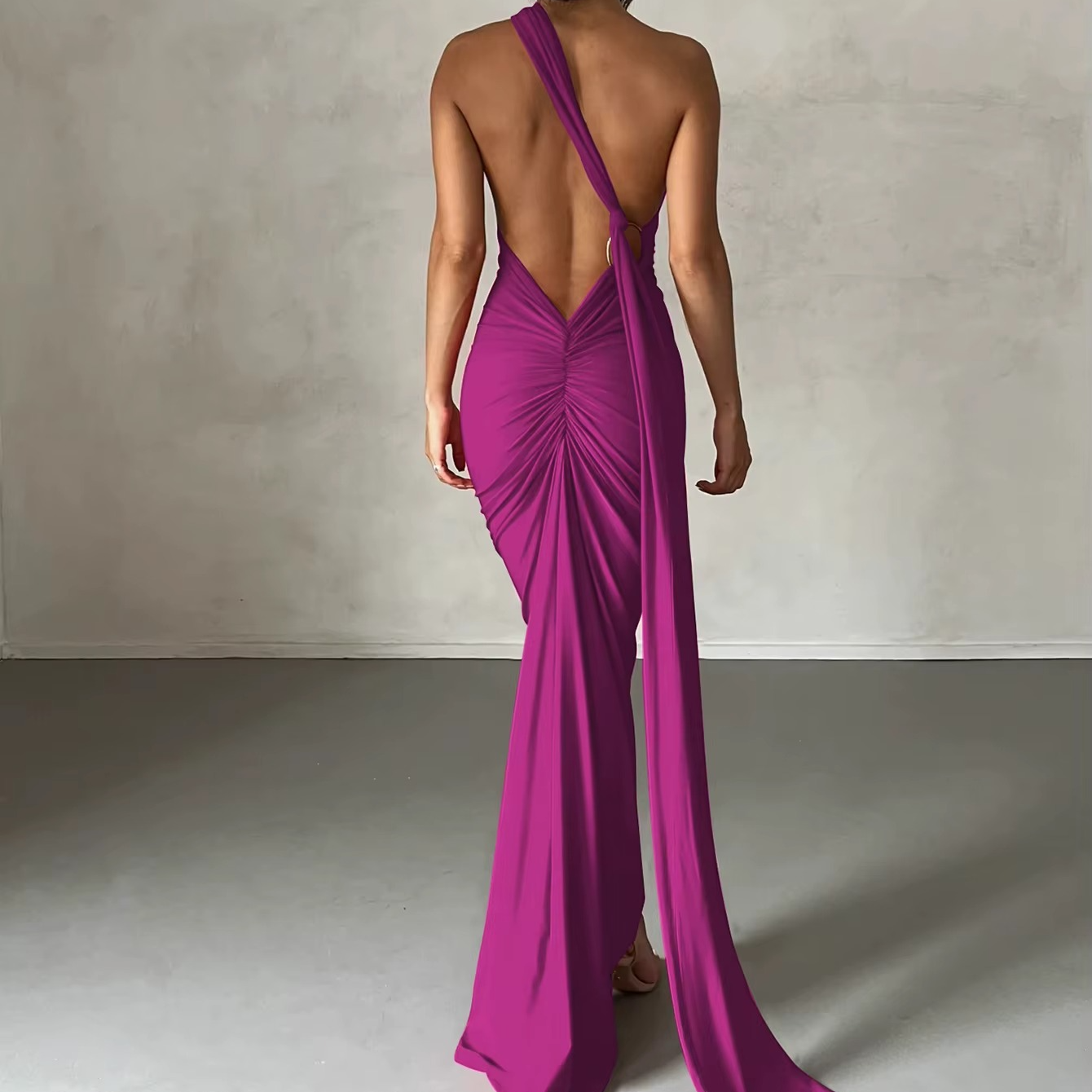ROBE LONGUE ASYMÉTRIQUE À UNE ÉPAULE ET DOS NU