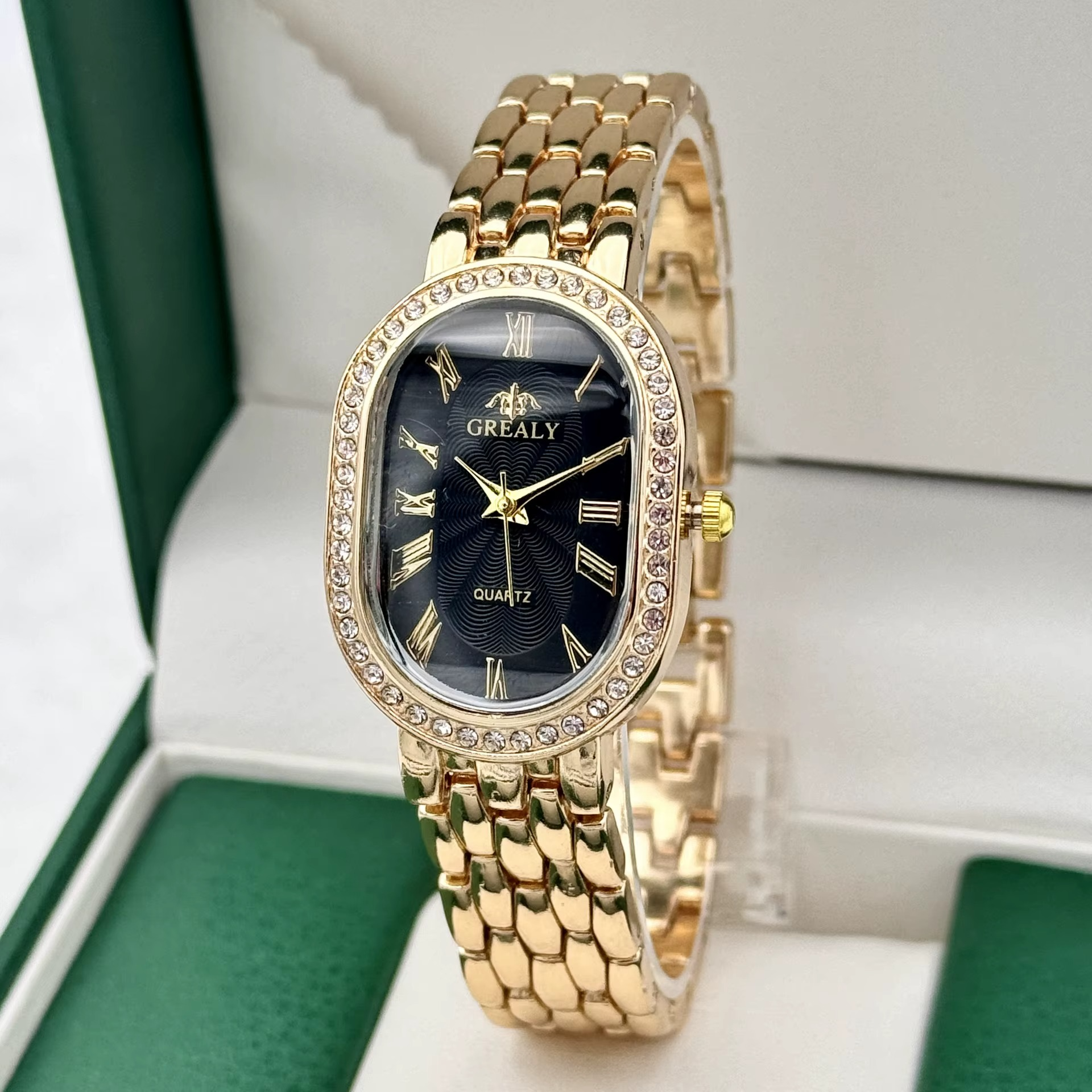 MONTRE OVALE DE LUXE
