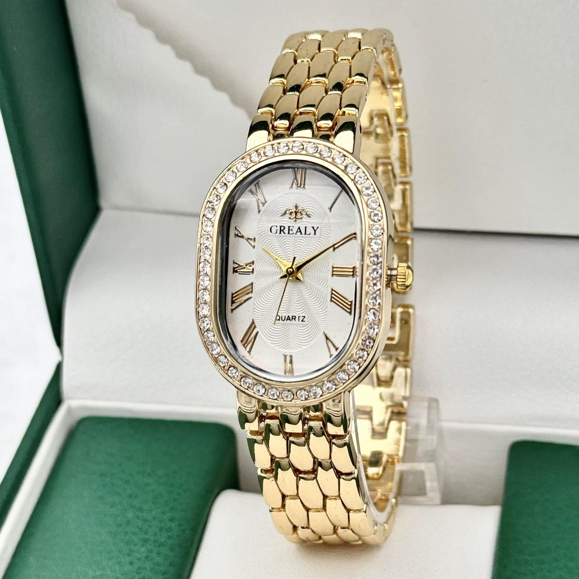 MONTRE OVALE DE LUXE